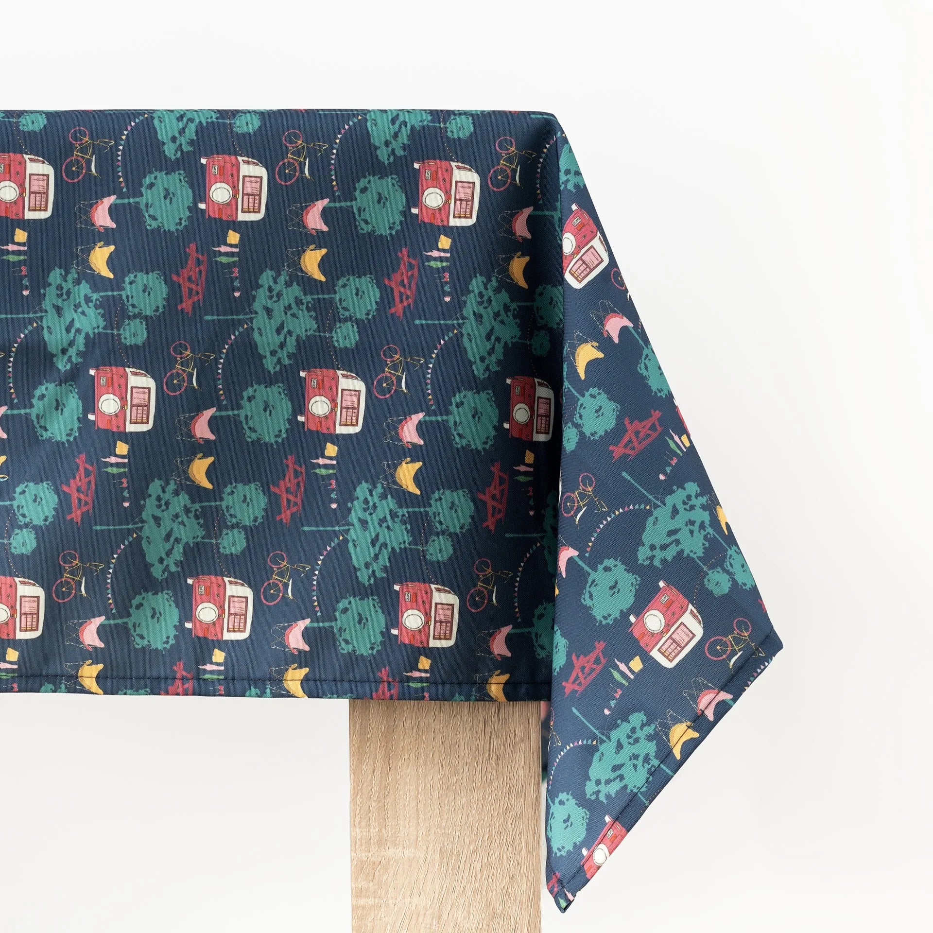 Nappe en polyester hydrofuge - Collection Aventure rétro